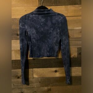 🌸$12 with bundle!Lululemon cropped stretchy mock neck size 4